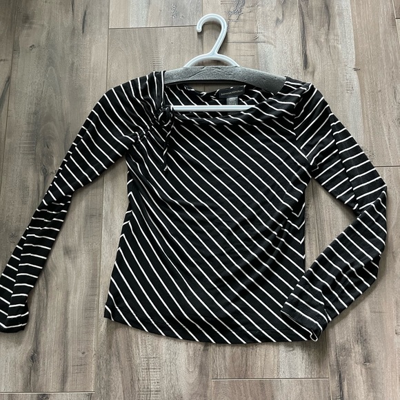 Banana Republic long sleeve black and ivory striped top. - Picture 1 of 5